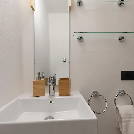Tiny Loft With Jacuzzi Apartman *